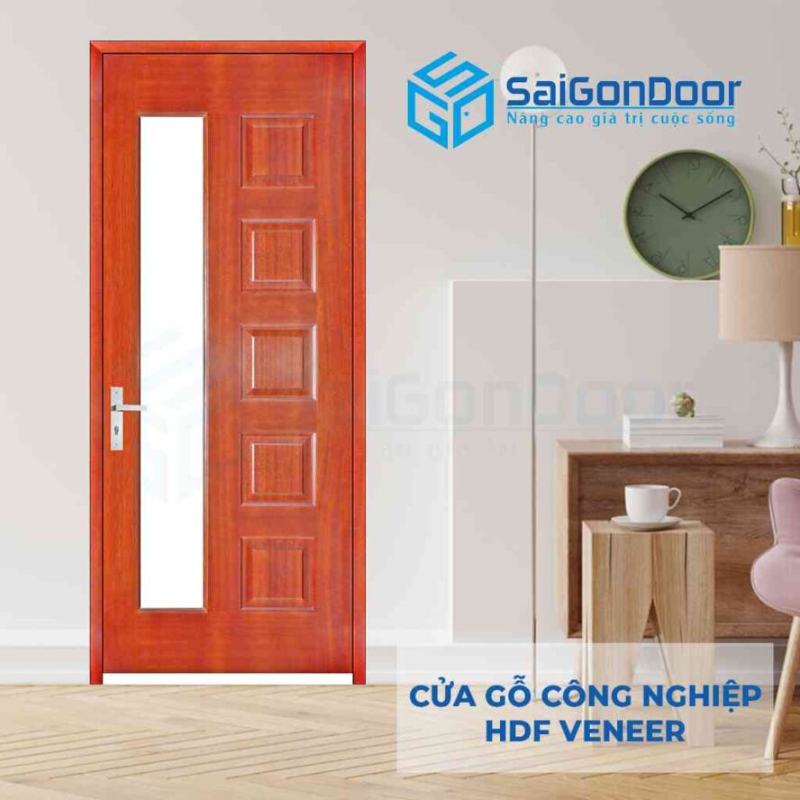 Cửa HDF Veneer phòng ngủ 6 panel mang kiểu dáng hiện đại kết hợp ô kính tăng thu hút ánh nhìn