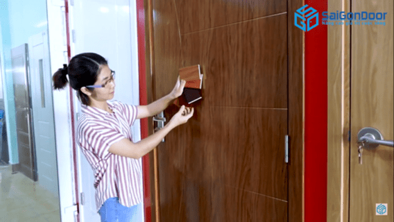 MẪU CỬA GỖ COMPOSITE SAIGONDOOR LOẠI CAO CẤP LUXURY